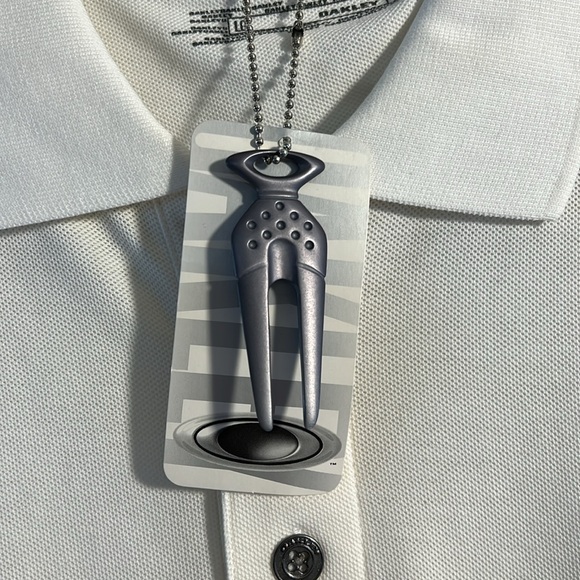 Oakley Men’s Golf Shirt With Divot Fixer NWT - Picture 6 of 10